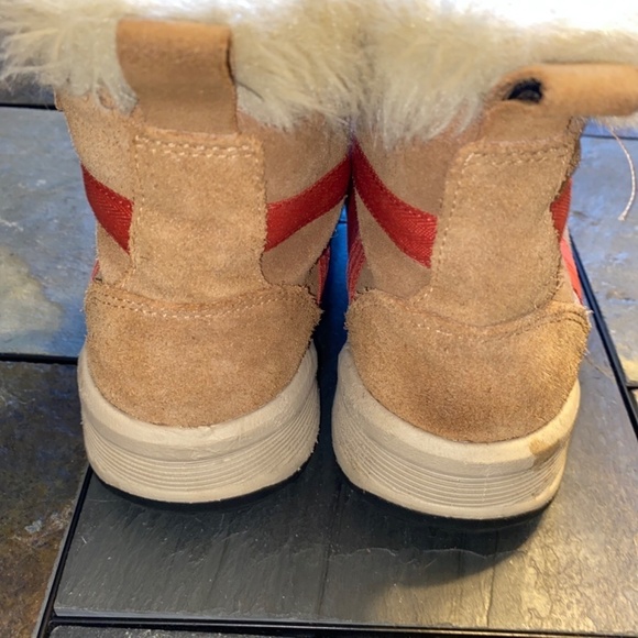 Ladies size 6.5 Columbia lined booties - Picture 6 of 8